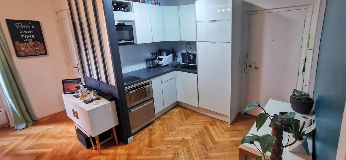 Lovely Flat Abbesses Center - Paris Montmartre Apartment